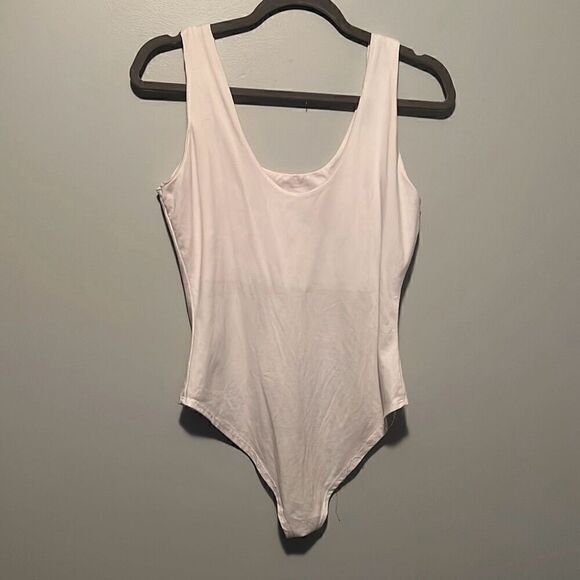 gaze Tops - Gaze Women's Cream Sleeveless Scoop Neck Bodysuit Size Medium